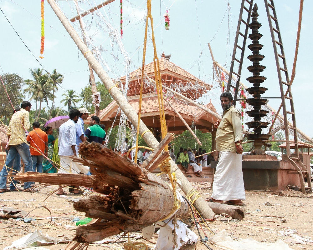 mindboggling similarities between two temple fire accidents in kerala