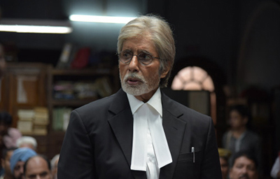 Amitabh Bachchan turns lawyer